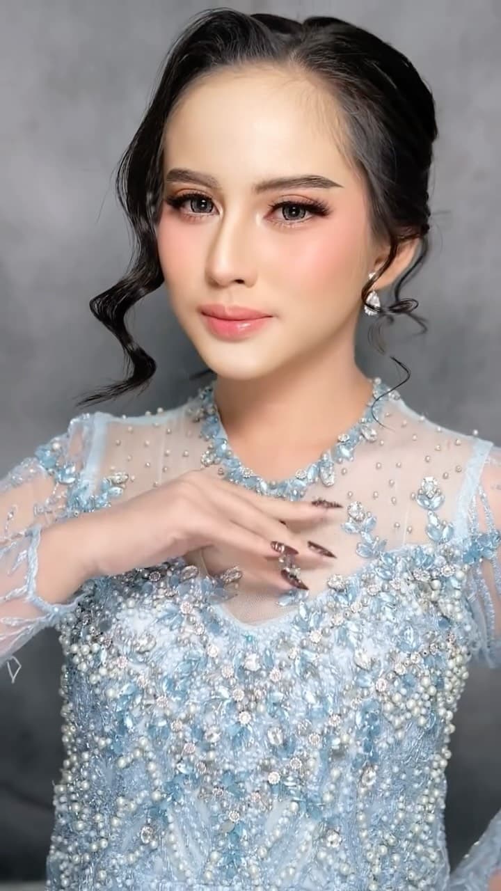 Wedding makeup — pengantin merah