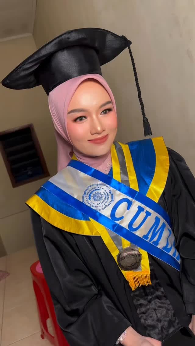 Engagement makeup — kebaya biru